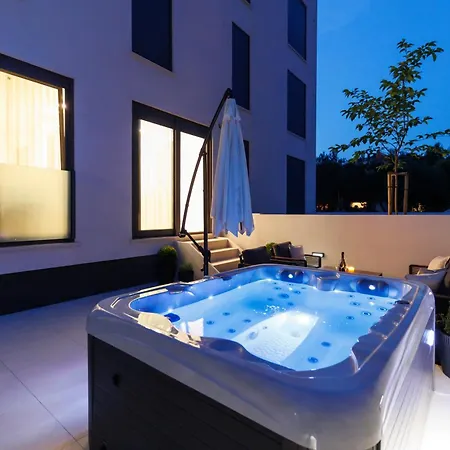 Latitude 44 * Zadar