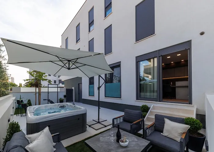 Апартаменты Latitude 44 *