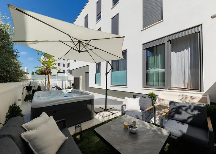 Latitude 44 *